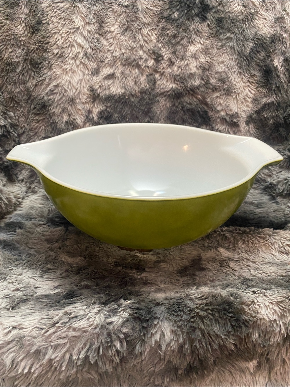 Vintage Pyrex "Cinderella" mixing bowl in the classic avocado/olive green 4Q - Picture 11 of 16